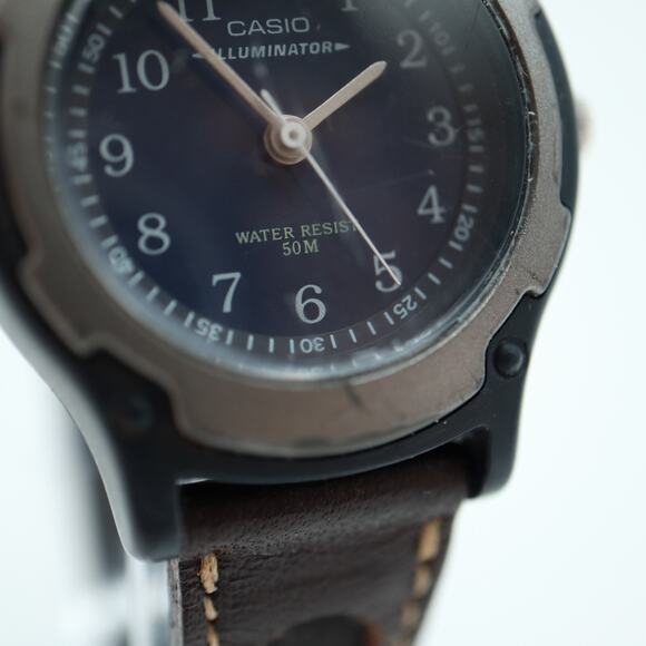 Vintage Womens Casio Illuminator Watch 30mm Blue Dial LQ-141 w New Battery - Picture 4 of 12